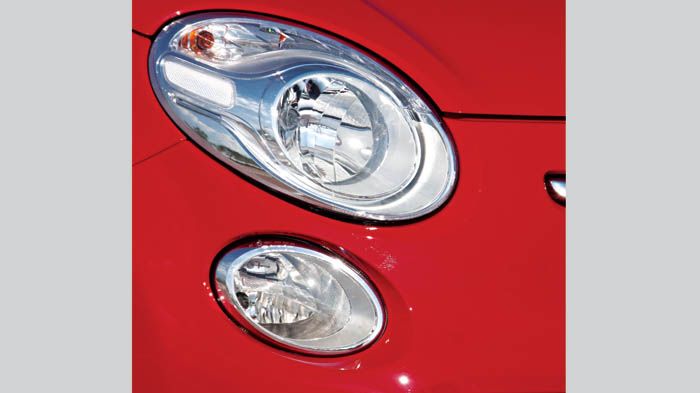 Αισθητική παρμένη από το Fiat 500 και έντονοι χρωματισμοί τραβούν την προσοχή στο 500L. 
